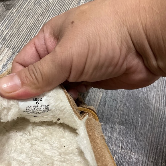 MINNETONKA CALLY MOCCASINS size 6 - Picture 5 of 5